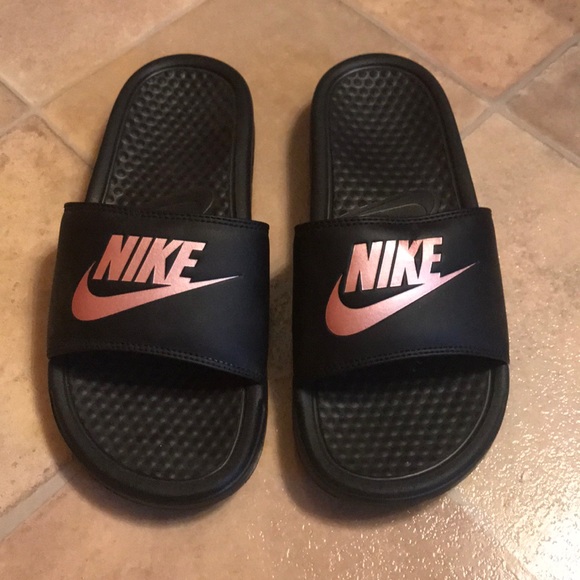 black nike sandals